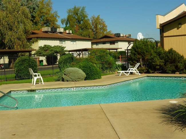 Piscina - Green Acres Apartments