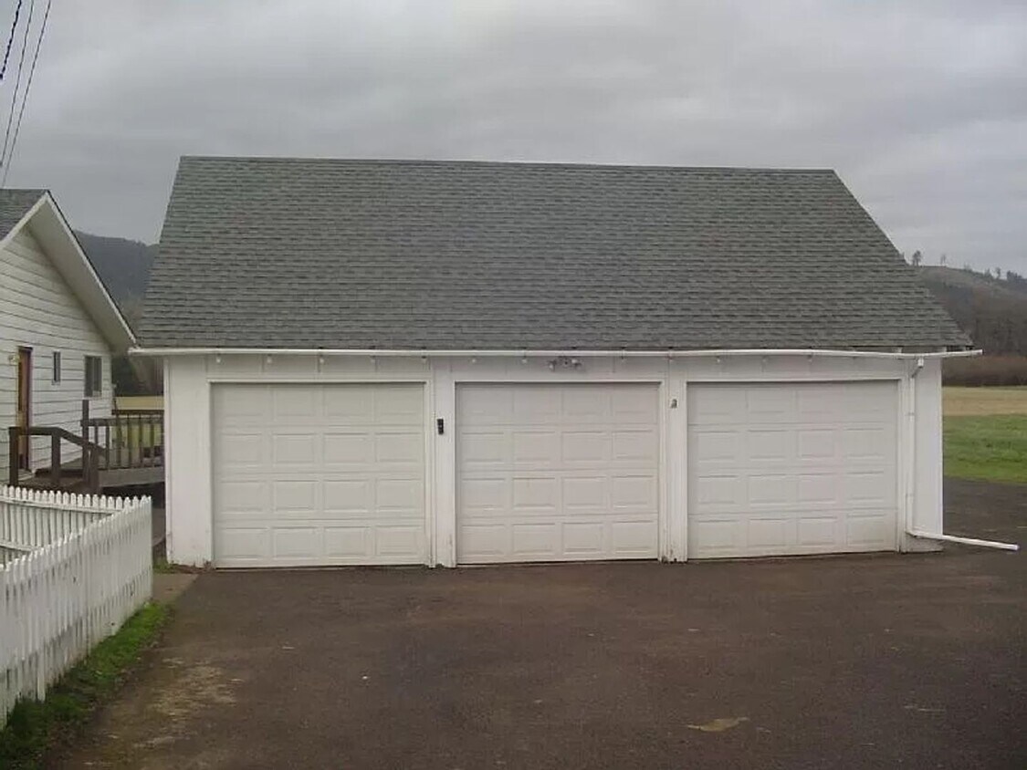 Foto del edificio - LARGE Garage Hayden Bridge Area House
