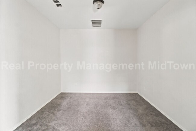 Foto del edificio - 12620 Summerwood Dr