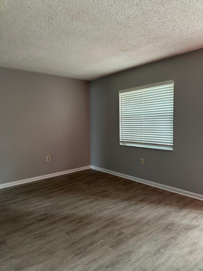 Building Photo - 504 S Westgate Ave