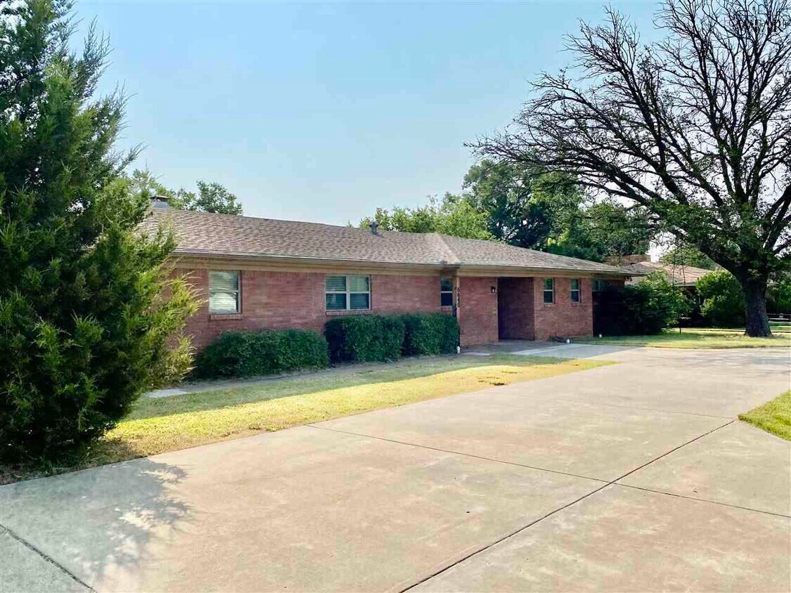 Primary Photo - 6640 Southwest Pkwy
