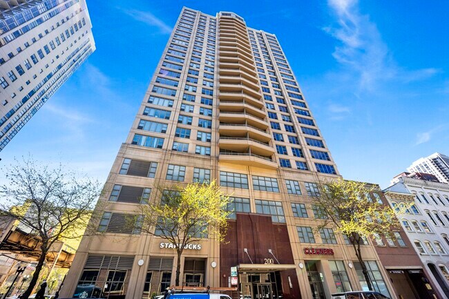 Building Photo - 200 N Jefferson St