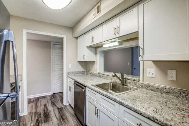 Building Photo - 2845 Holcomb Bridge Rd