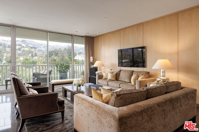 Foto del edificio - 9255 Doheny Rd