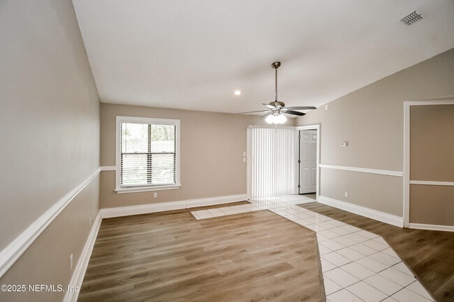 Foto del edificio - 8272 Hamden Rd W
