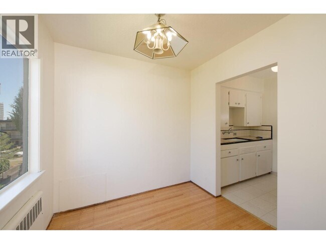 Photo du bâtiment - 1339-1371 W 71st Ave