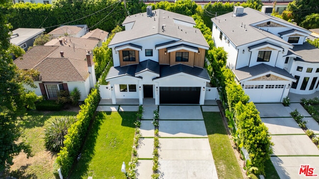 Foto del edificio - 4539 Longridge Ave