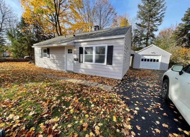 Building Photo - 2 Bed 1 Bath Rental Opportunity in New Har...