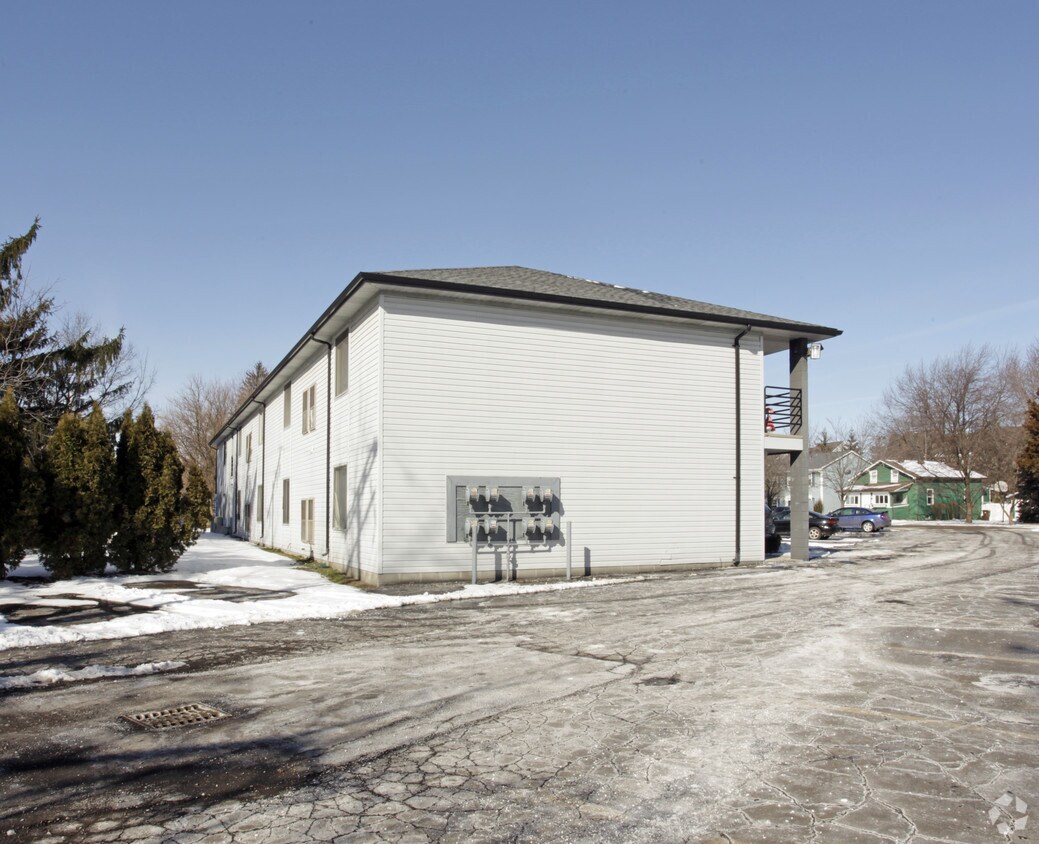 Building Photo - Roe Street Crossing