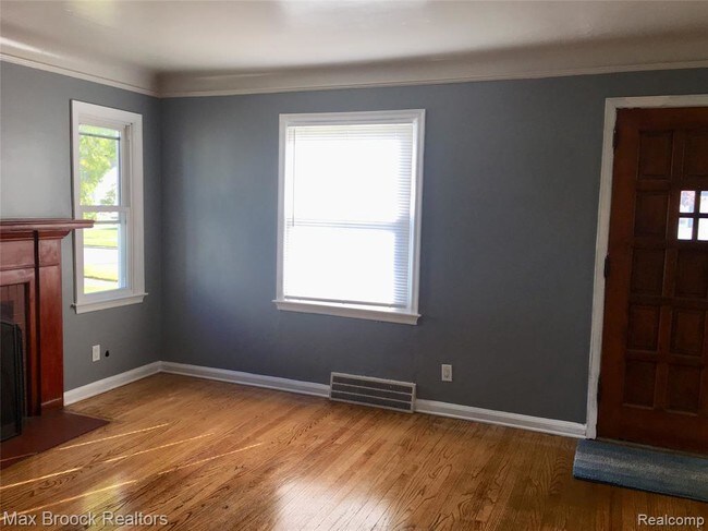 Building Photo - 2355 Mahan St