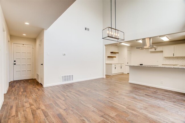 Foto del edificio - 2155 Kessler Ct