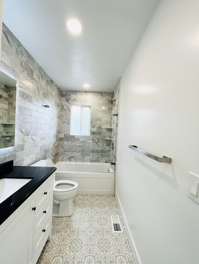 Building Photo - 26 W Girard Ave