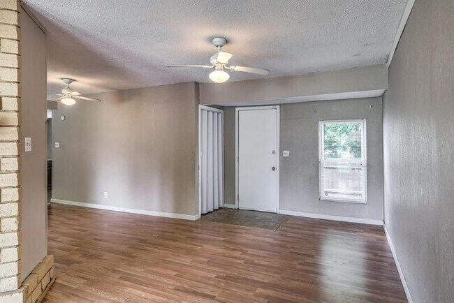 Building Photo - 125 Florissant Park Dr