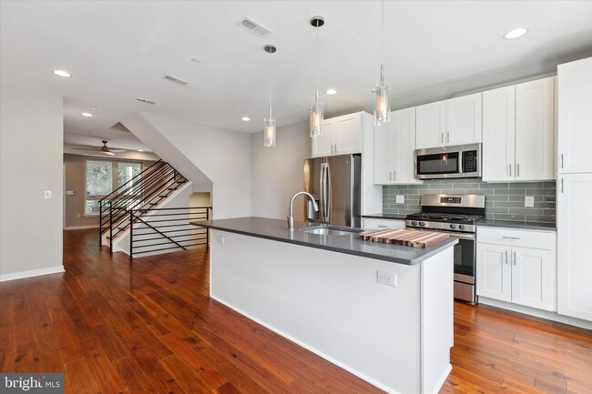 Building Photo - 3831 Terrace St