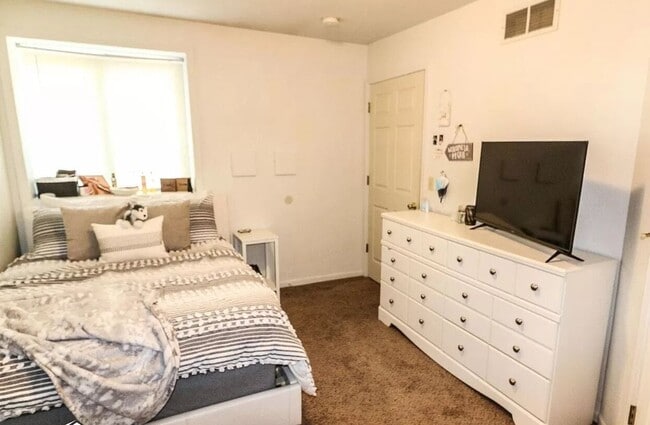 Foto del edificio - Prime Location 4 Bed Duplex