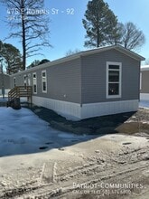 Building Photo - 475 E Robins St