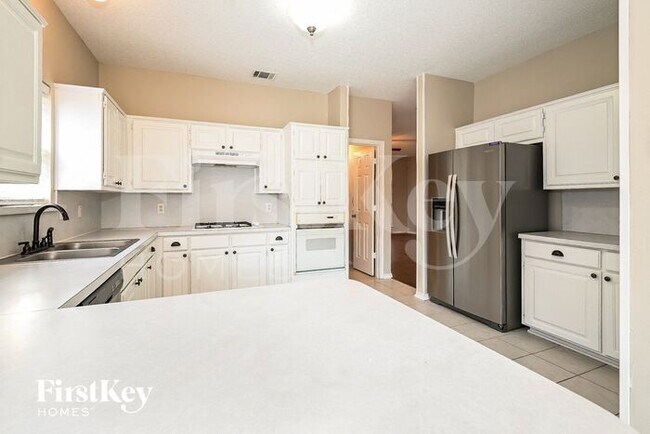Foto del edificio - 2210 Meadowstone Dr