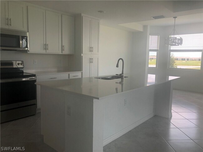 Foto del edificio - 5835 Double Eagle Cir