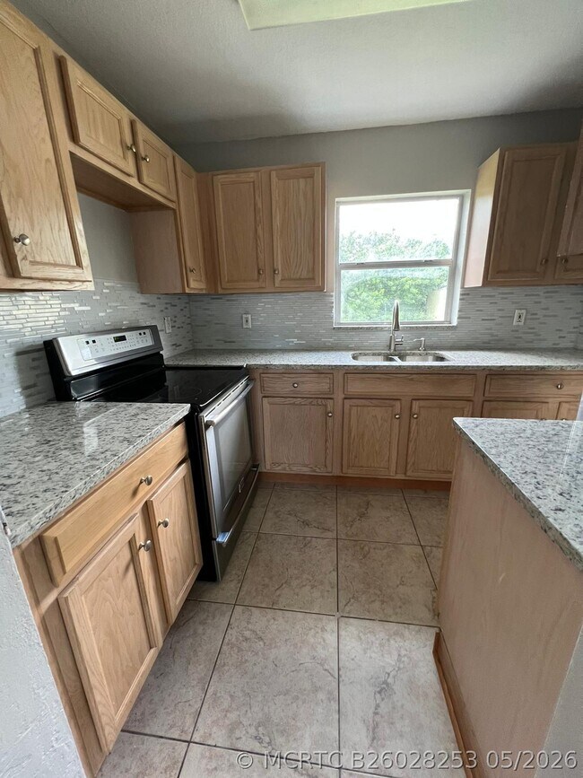Foto del edificio - 1883 Breezy Ln