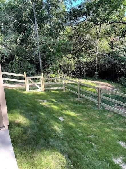 Building Photo - 11931 Lakeview Manor Dr