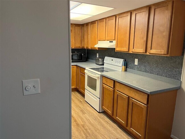 Building Photo - 1828 Foxhall Cir