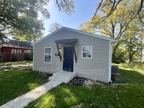 Building Photo - 2850 N Chester Ave