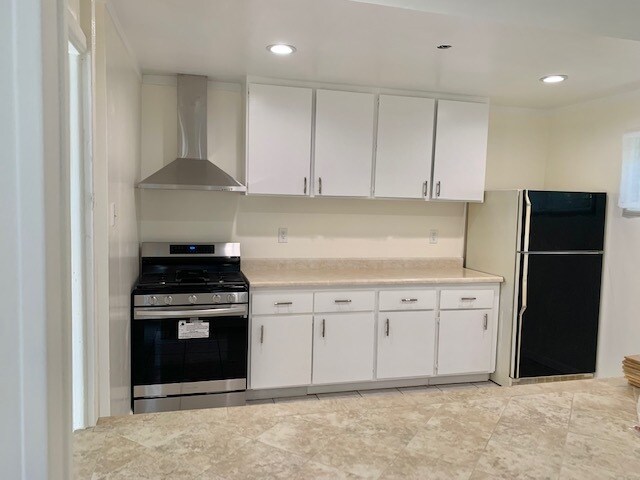 Kitchen - 101 N Griffith Park Dr