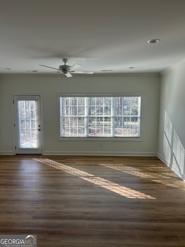 Foto del edificio - 313 Timothy Ave