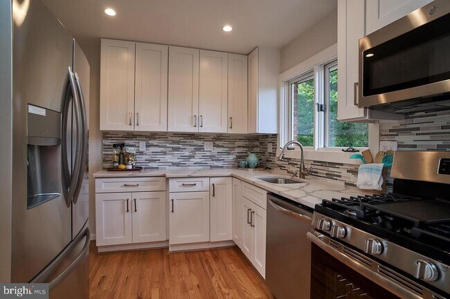 Foto del edificio - 3912 Larchwood Rd