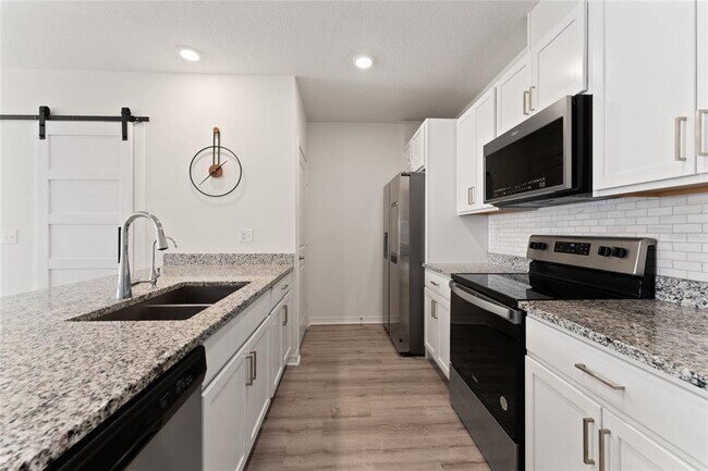 Building Photo - 697 Stoney Pointe Cir