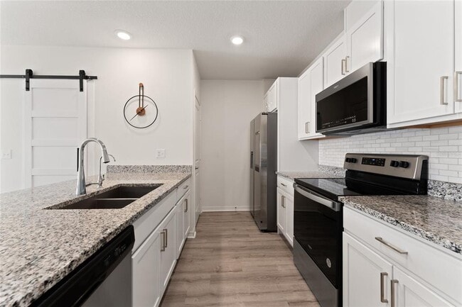Foto del edificio - 697 Stoney Pointe Cir