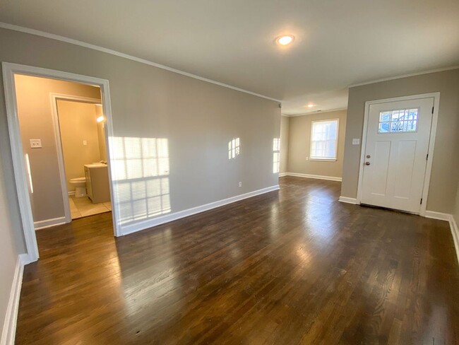 Building Photo - 3 bed, 2.5 bath recently renovated in East...