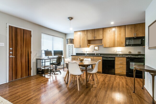 Building Photo - 4616 W Lovers Ln