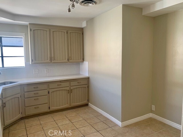 Building Photo - 521 El Rancho Dr