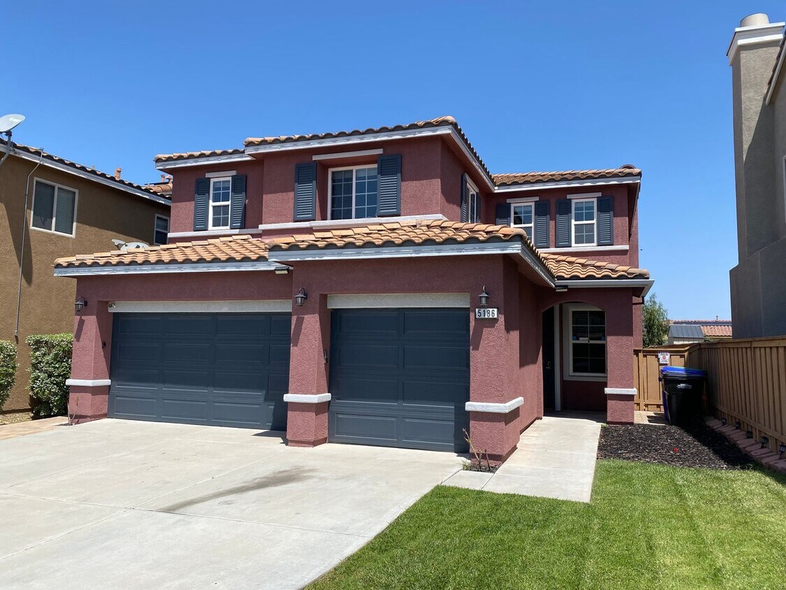 Primary Photo - Newer build 4Bed 3Bath single family home ...