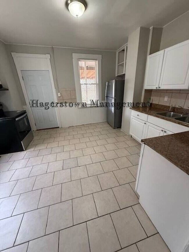 Building Photo - Duplex - South End