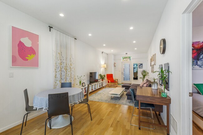 Foto del edificio - 522 N Claremont Ave