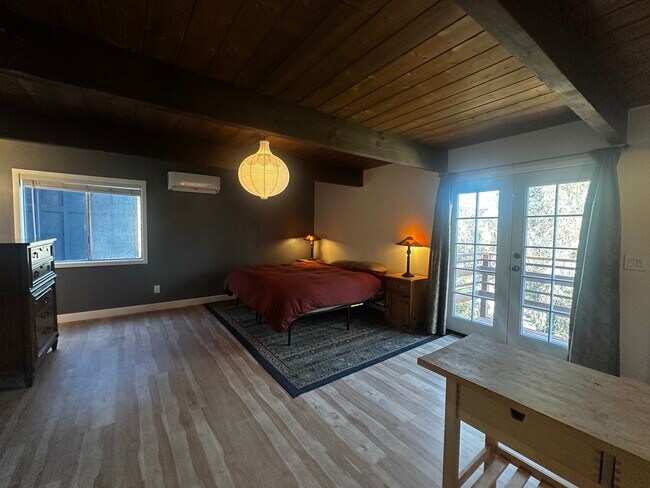 Foto del edificio - 9349 Riverview Ave