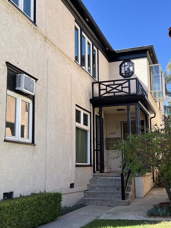 Foto del edificio - 1345 Masselin Ave