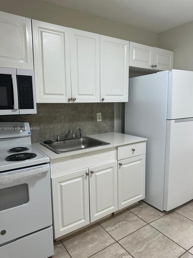 Foto del edificio - 4141 SW 20th St