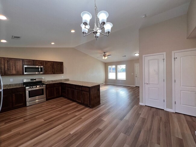 Building Photo - 4 Bedroom 2 Bathroom Fallon Home