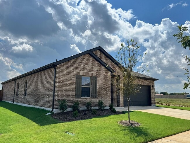 Building Photo - 3500 Kingdom Dr