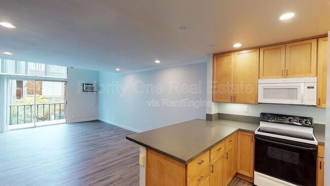 Foto del edificio - 4545 Collwood Blvd