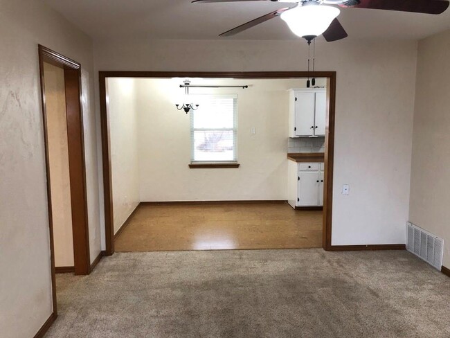 Building Photo - 320 Mimosa Dr