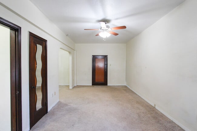 Building Photo - Brentwood Manor