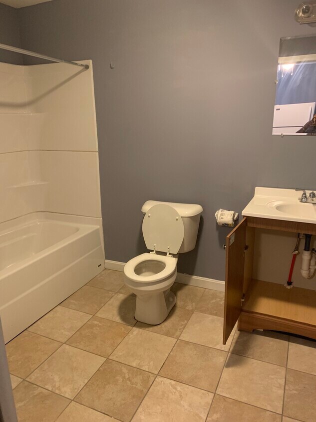 Bathroom - 24 Margin St