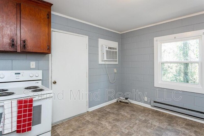 Foto del edificio - 719 Woodland Rd