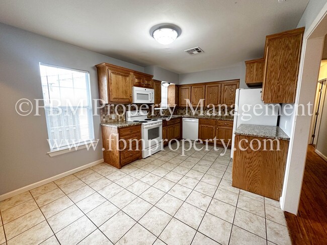 Building Photo - 111 Oaklawn Dr