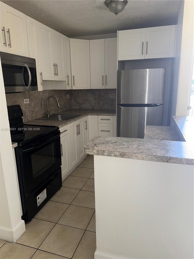 Foto del edificio - 7120 NW 179th St