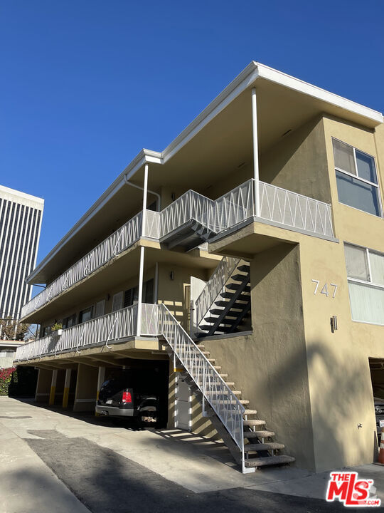 Building Photo - 747 S Curson Ave